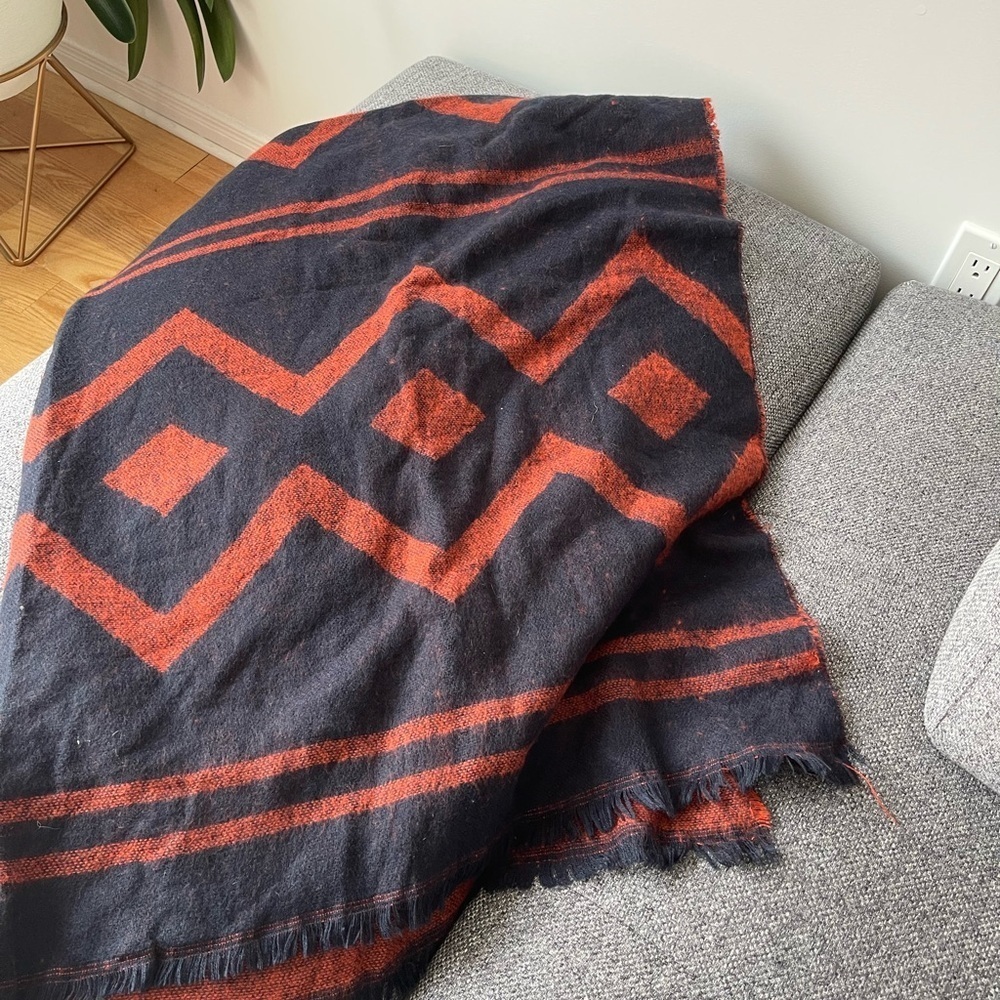 Navy and red geometric pattern square scarf - Picture 3 of 4